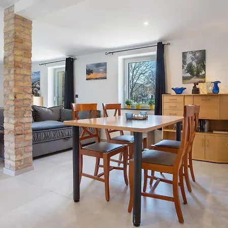 Lejlighed Idyllischer Natur-urlaub Mit Alpakas In Schmatzin