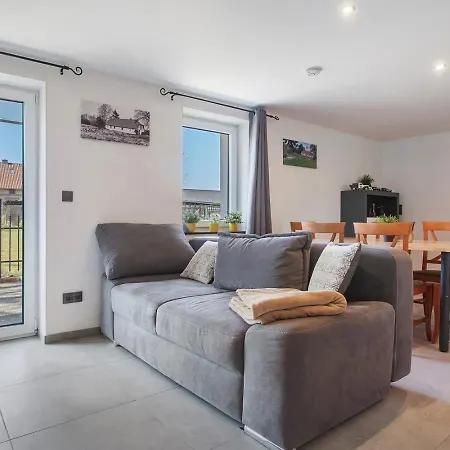 Idyllischer Natur-urlaub Mit Alpakas In Schmatzin