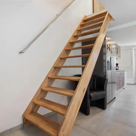 Idyllischer Natur-urlaub Mit Alpakas In Schmatzin