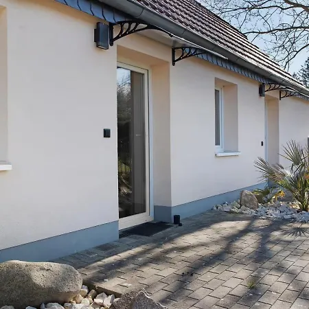 Idyllischer Natur-urlaub Mit Alpakas In Schmatzin