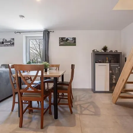 Idyllischer Natur-urlaub Mit Alpakas In Schmatzin