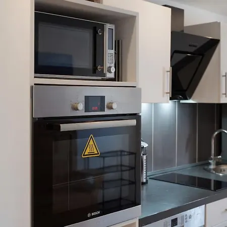 Idyllischer Natur-urlaub Mit Alpakas In Schmatzin