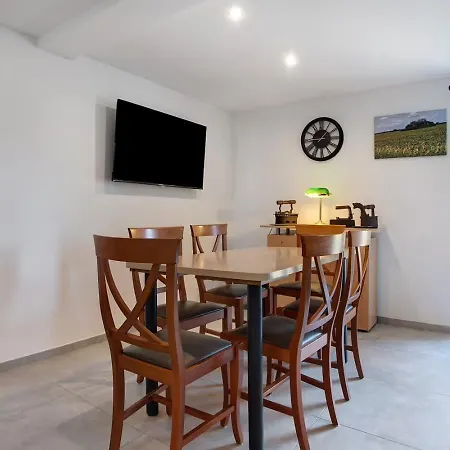 Idyllischer Natur-urlaub Mit Alpakas In *