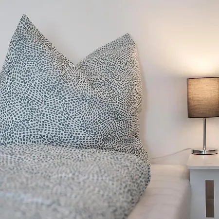 Idyllischer Natur-urlaub Mit Alpakas In Schmatzin