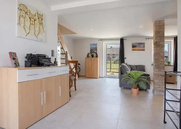 Apartamento Idyllischer Natur-urlaub Mit Alpakas In Schmatzin