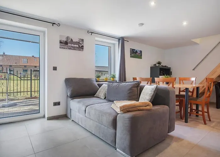 Idyllischer Natur-urlaub Mit Alpakas In Schmatzin