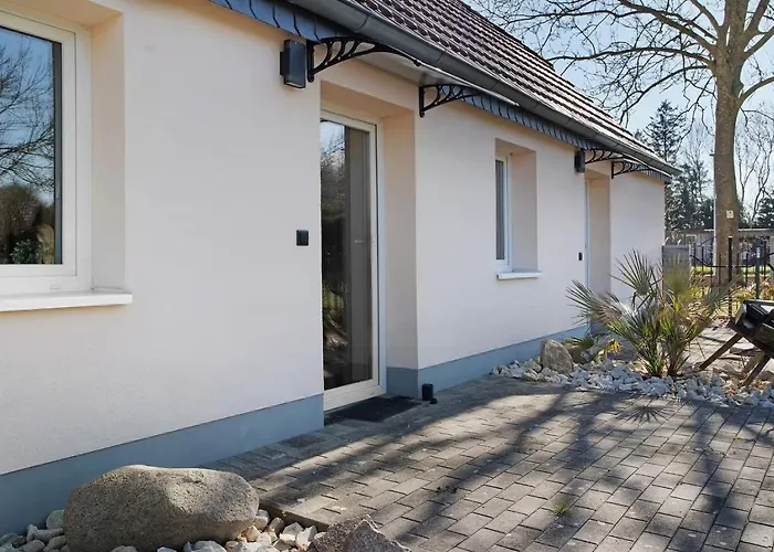 Idyllischer Natur-urlaub Mit Alpakas In Schmatzin