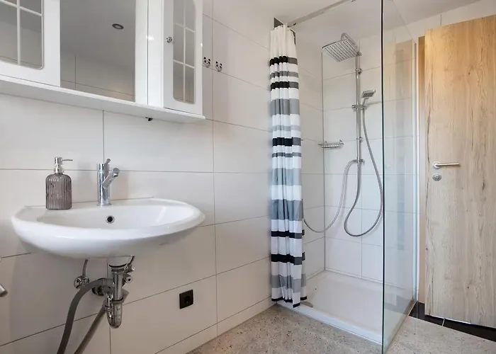 Idyllischer Natur-urlaub Mit Alpakas In * Schmatzin